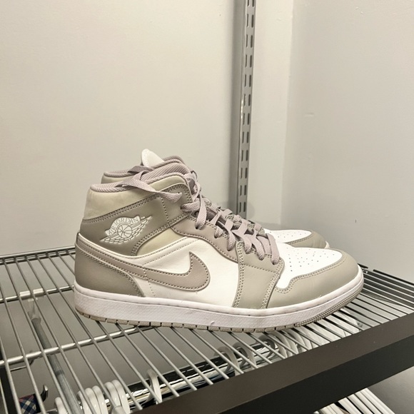 Nike Air Jordan 1 Mid- College Grey - Picture 4 of 8